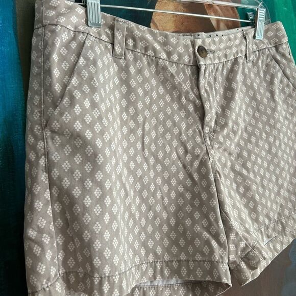 Merona Tan Patterned Women's Bermudas 8 - Picture 5 of 16